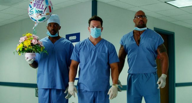 Mark-WahlbergDwayne-Johnson-and-Anthony-Mackie-douleur et gain